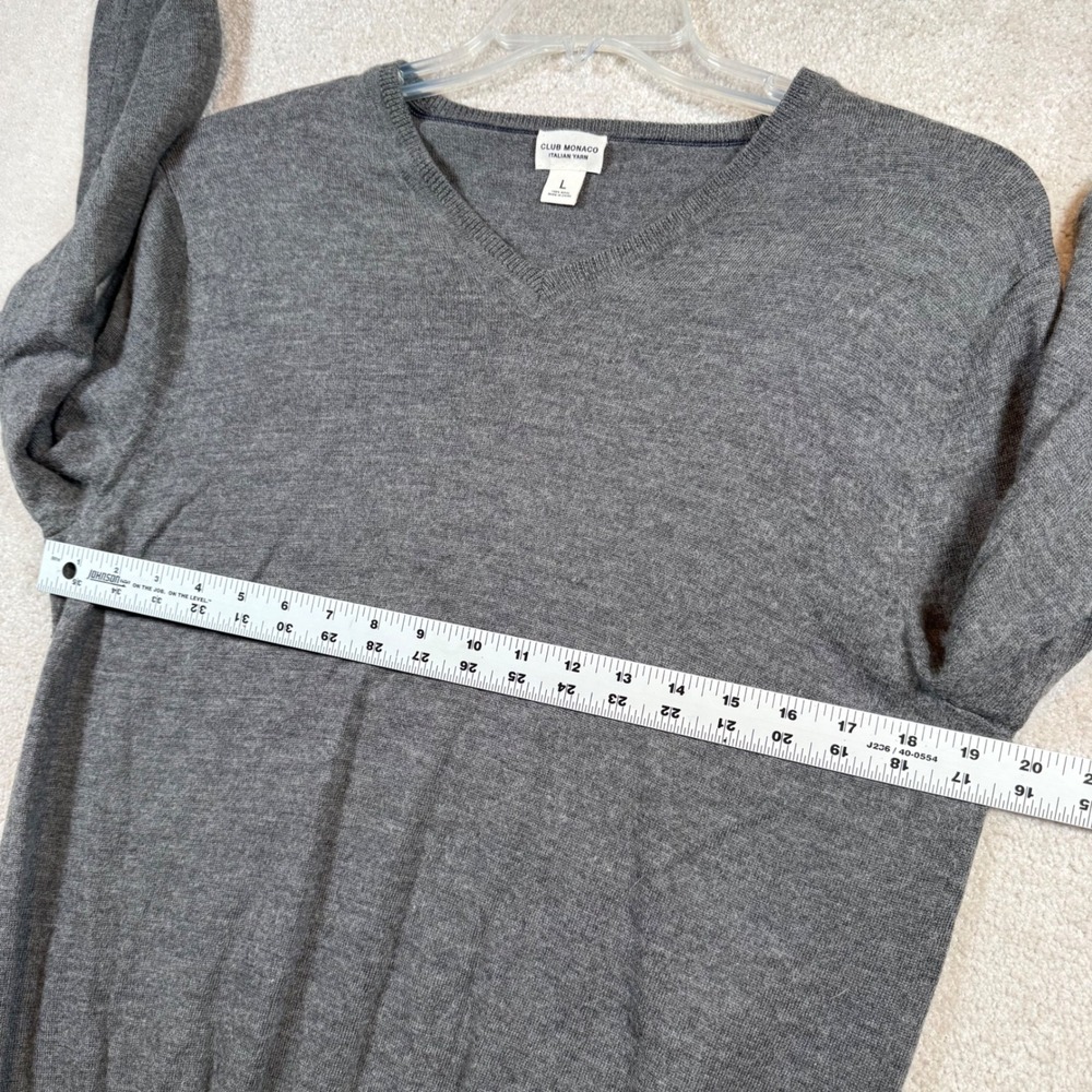 Club Monaco Mens Large Gray V Neck 100% Wool Long Sleeve Sweater Italian Yarn - Picture 3 of 5